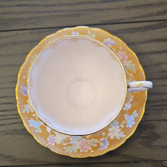 Floral Gold Teacup and Saucer "TUSCAN" Vintage - Picture 5 of 13